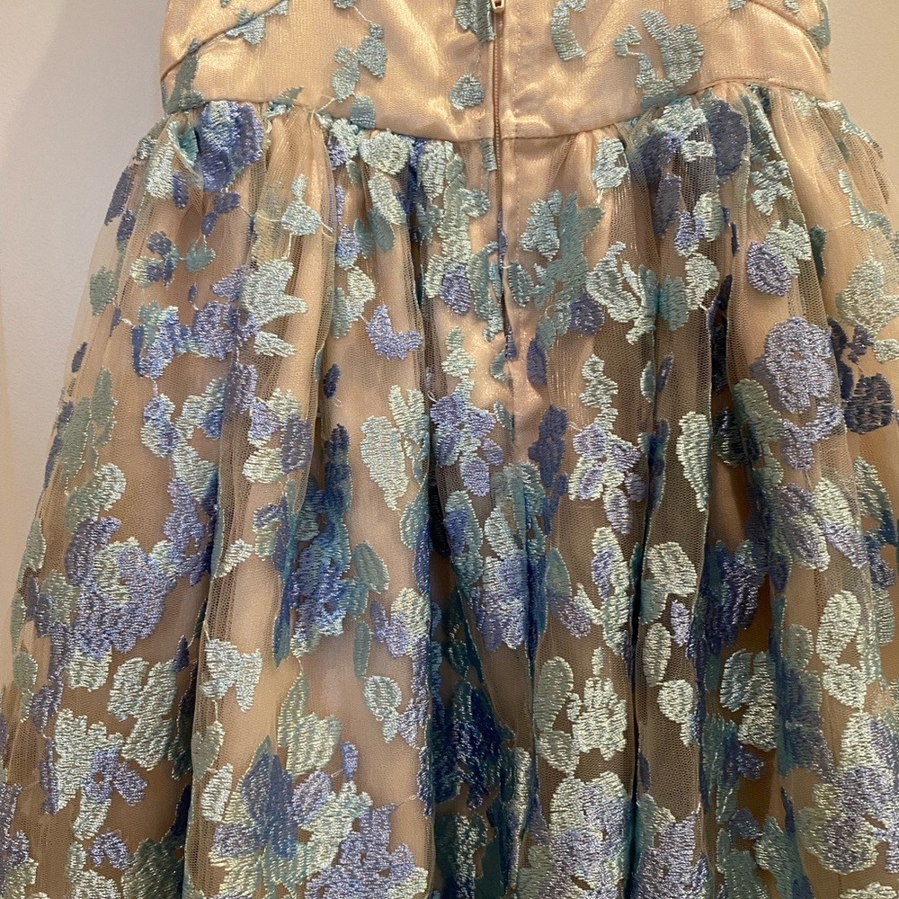 Dress - Picture 3 of 9
